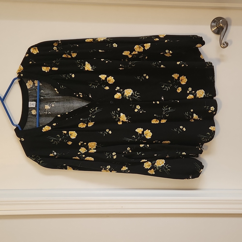 Floral blouse in black and yellow from old navy xxl